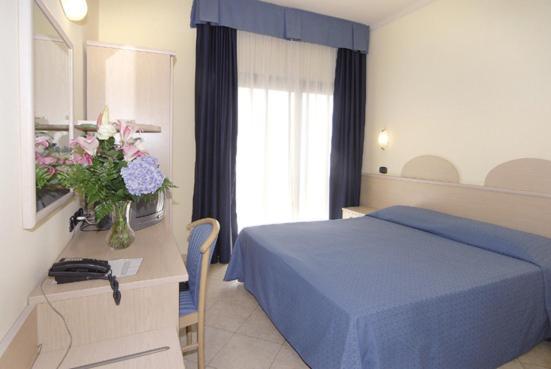 Hotel Europa San Bartolomeo Al Mare Exteriör bild