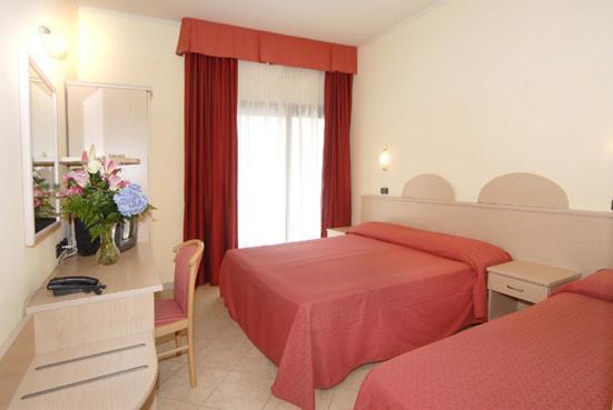 Hotel Europa San Bartolomeo Al Mare Exteriör bild