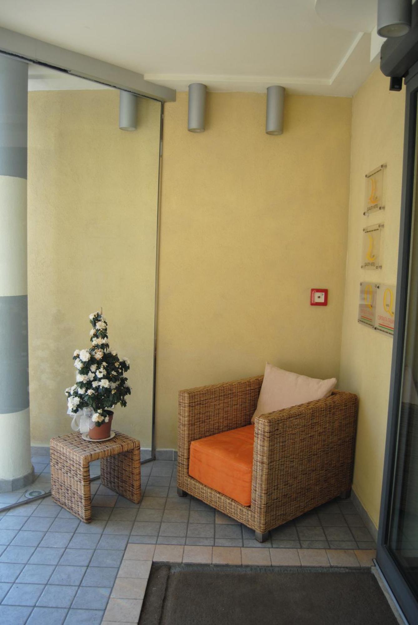Hotel Europa San Bartolomeo Al Mare Exteriör bild