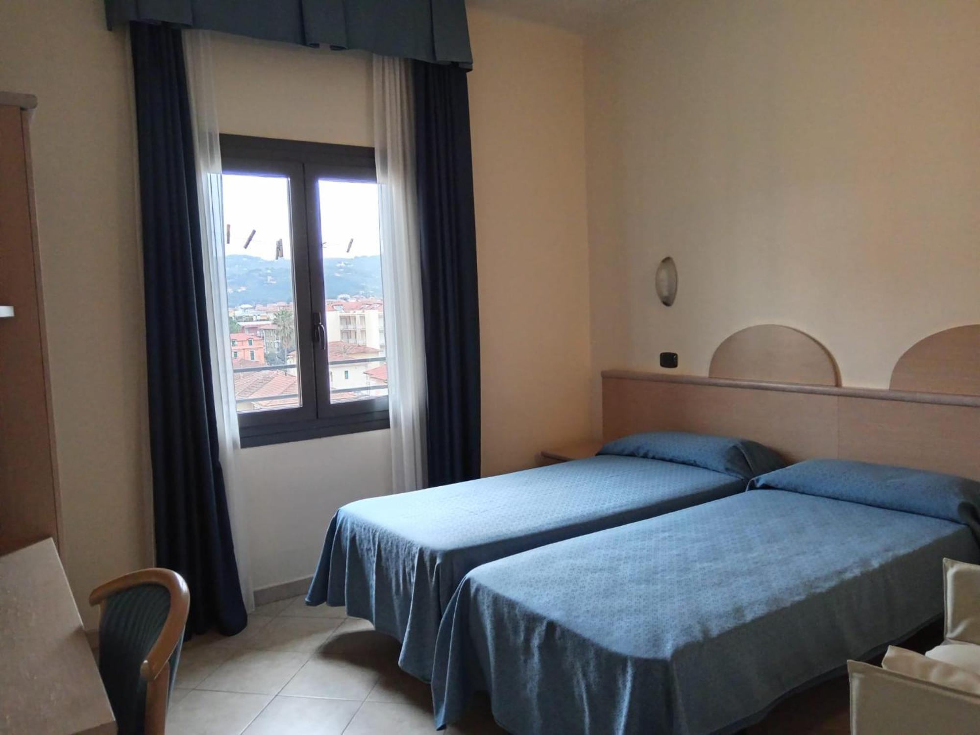 Hotel Europa San Bartolomeo Al Mare Exteriör bild